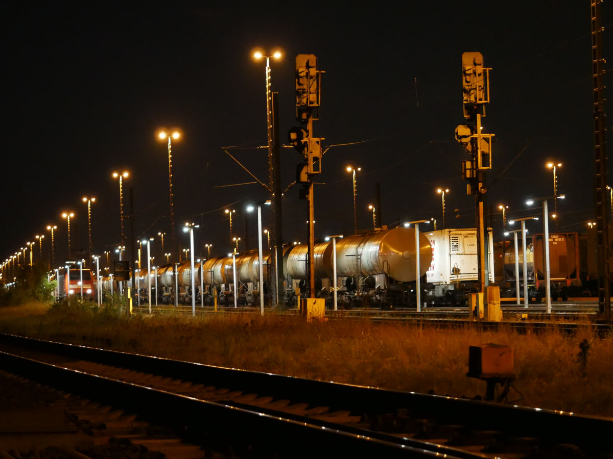 Deutsche Bahn niedrige Gleigassenbeleuchtung