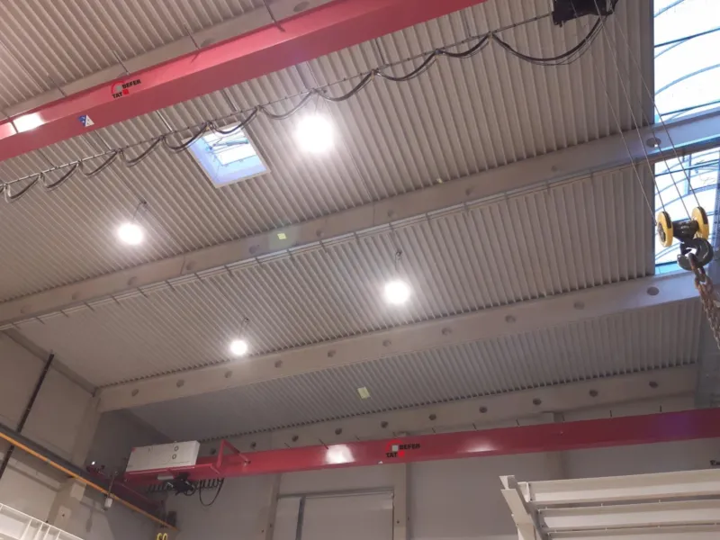 Hallenbeleuchtung Ansicht Decke bei BEFER TAT