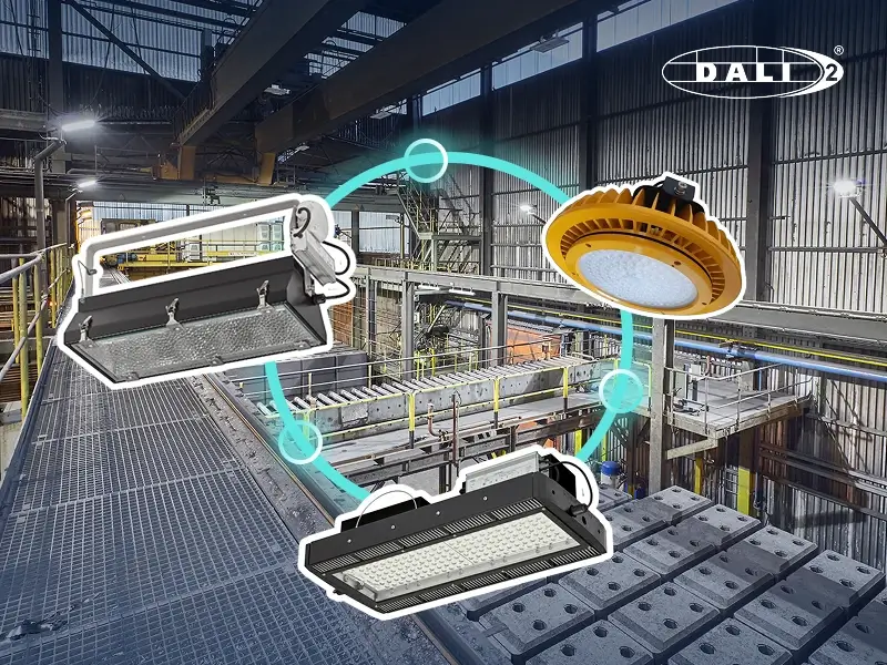 Industriehalle mit moderner Infrastrukturbeleuchtung und grafischer DALI-2-Netzwerkdarstellung. Drei LED-Industrieleuchten von Schmidt-Strahl sind über ein stilisiertes, vernetztes Steuerungssystem miteinander verbunden und symbolisieren intelligente, EPBD-ready Beleuchtungslösungen für Industrie und Infrastruktur.