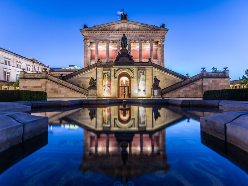 abendliche ansicht der Museumsinsel Berlin