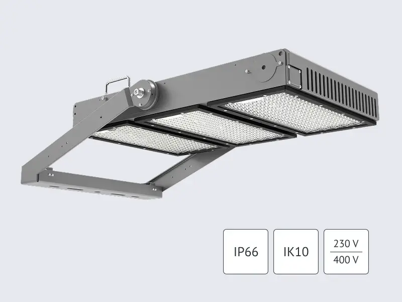 LED-Flächen- und Flutlichtleuchte PSH-145 von Schmidt-Strahl in schräger Ansicht von unten, Daneben die Kennzeichnungen IP66, IK10 sowie 230 V und 400 V